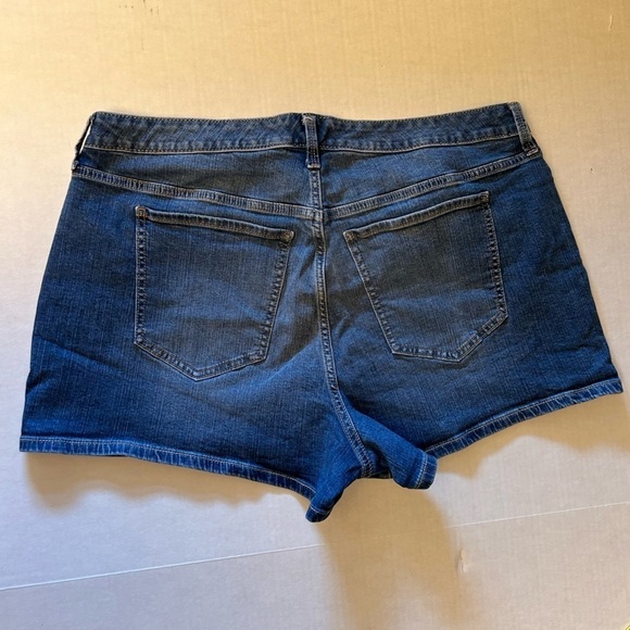 Torrid Feel The Fit Denim blue jean shorts Sz-18. A4 - Picture 2 of 9